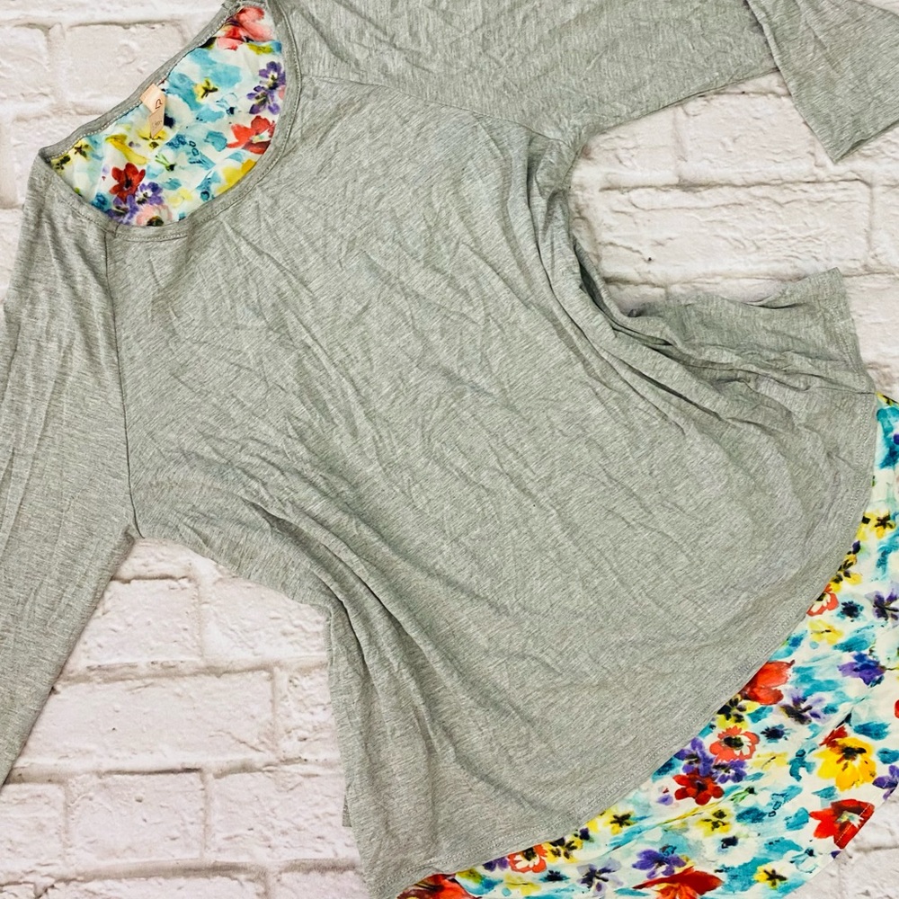 3/4 sleeve grey and floral blouse